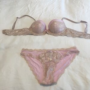 VS NWOT lace bra and underwear set pink
